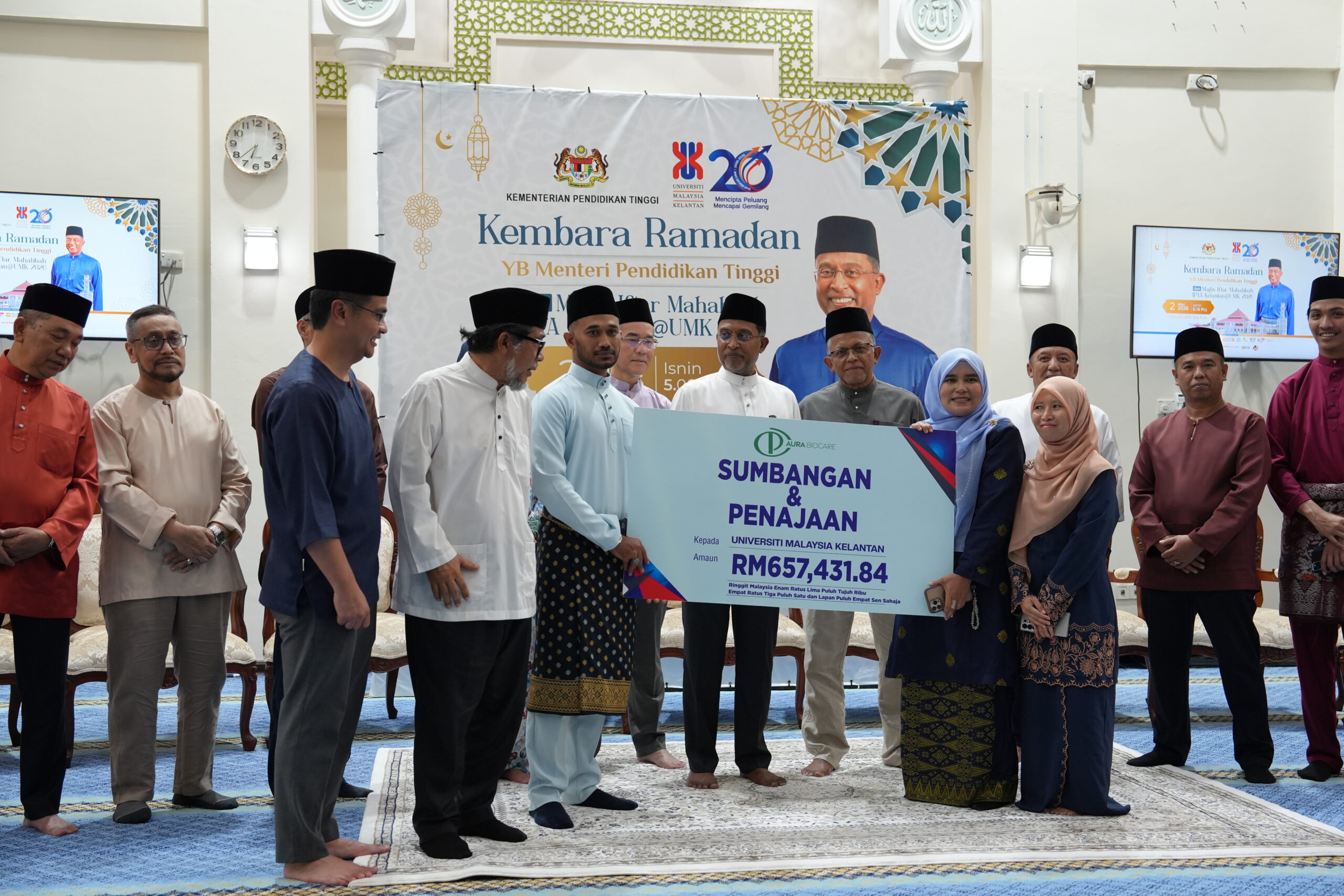 Majlis penyerahan cek UMK